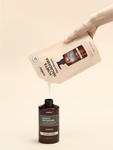 KUNDAL HONEY & MACADAMIA Nature Shampoo (Refill) 400ml #CHERRY BLOSSOM.